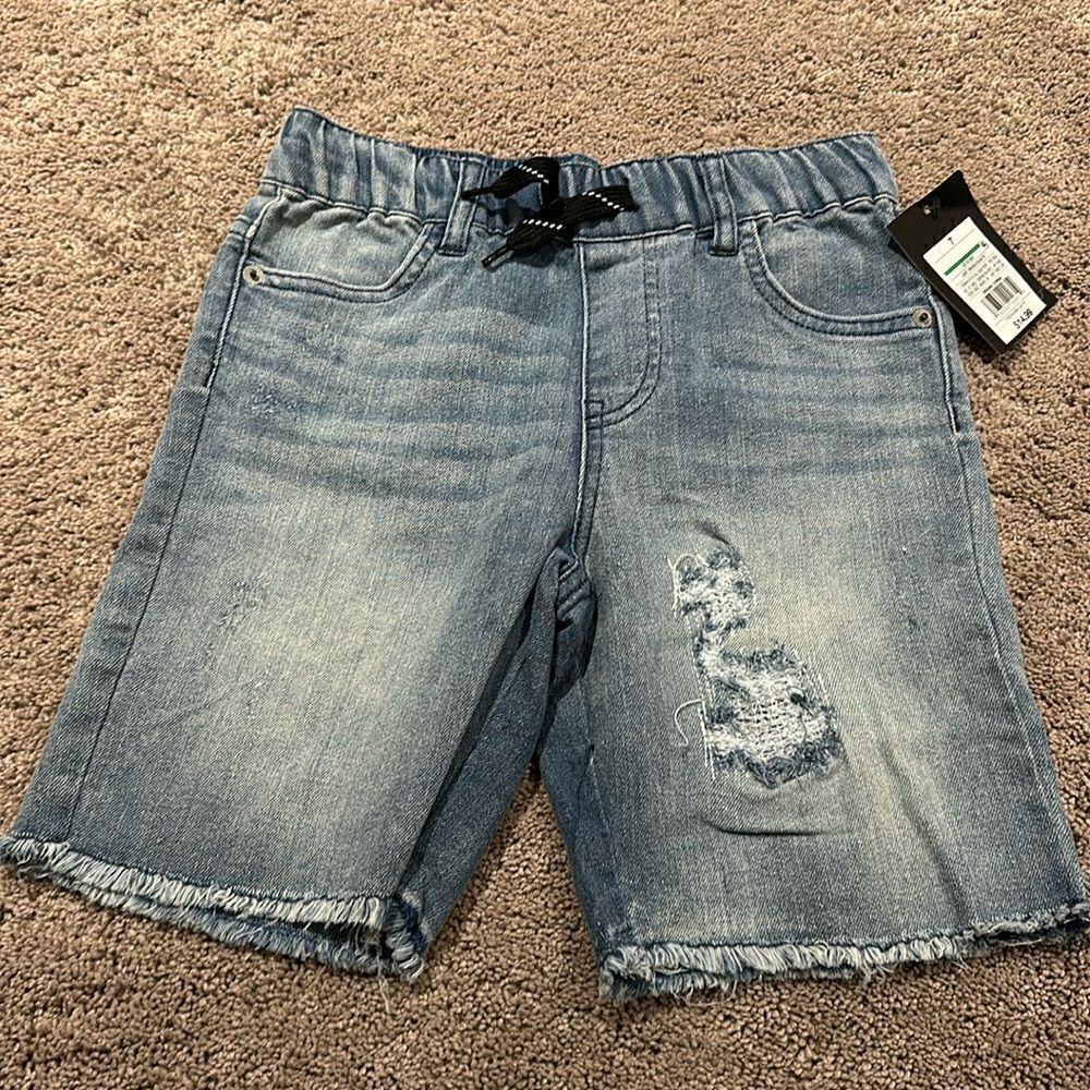 Boys soft denim shorts. Elastic waist size 7 art class